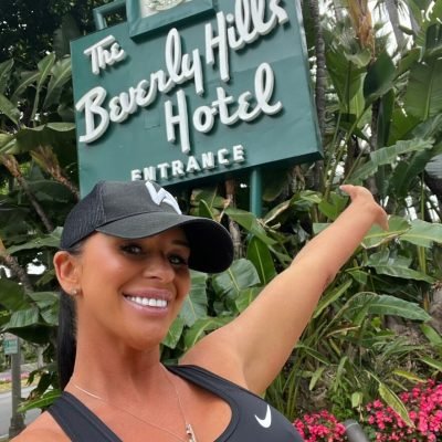 Beverly hills hotel woman los angeles bus tour